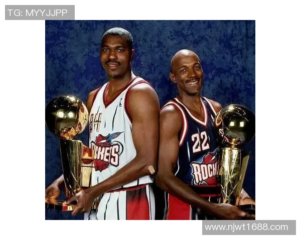 火箭与太阳的经典对决回顾：95年NBA季后赛的激烈战斗与传奇瞬间